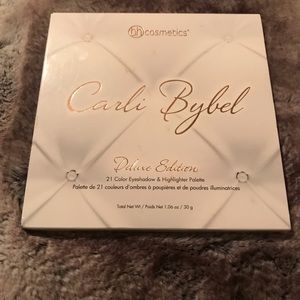 Carli Bybel deluxe eyeshadow palette
